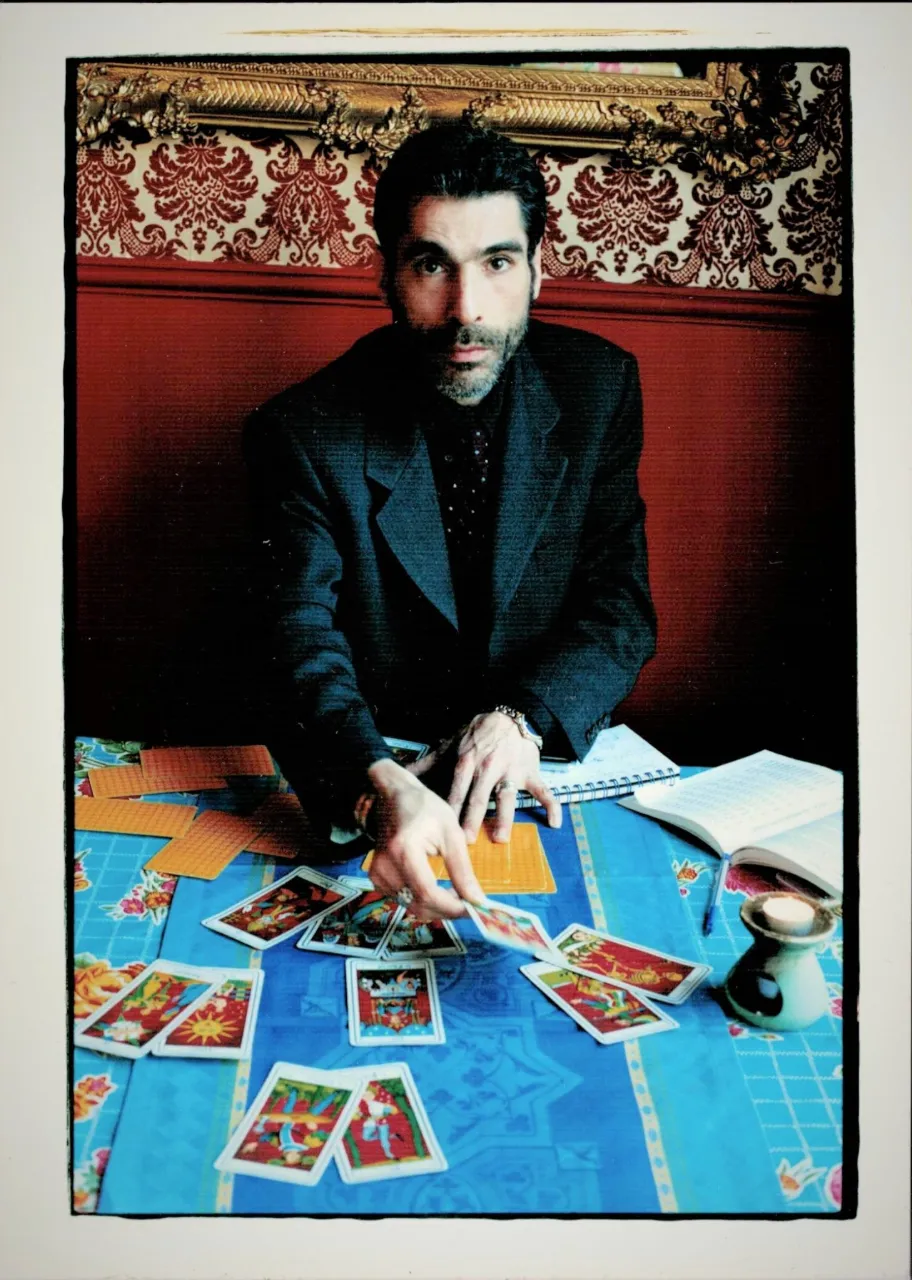 Cabinet de voyance à Paris. Elie Attali. Numérologue et Tarologue